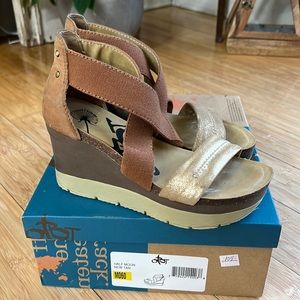 Size 6 OTBT Sandals! Perfect for Spring and Summer